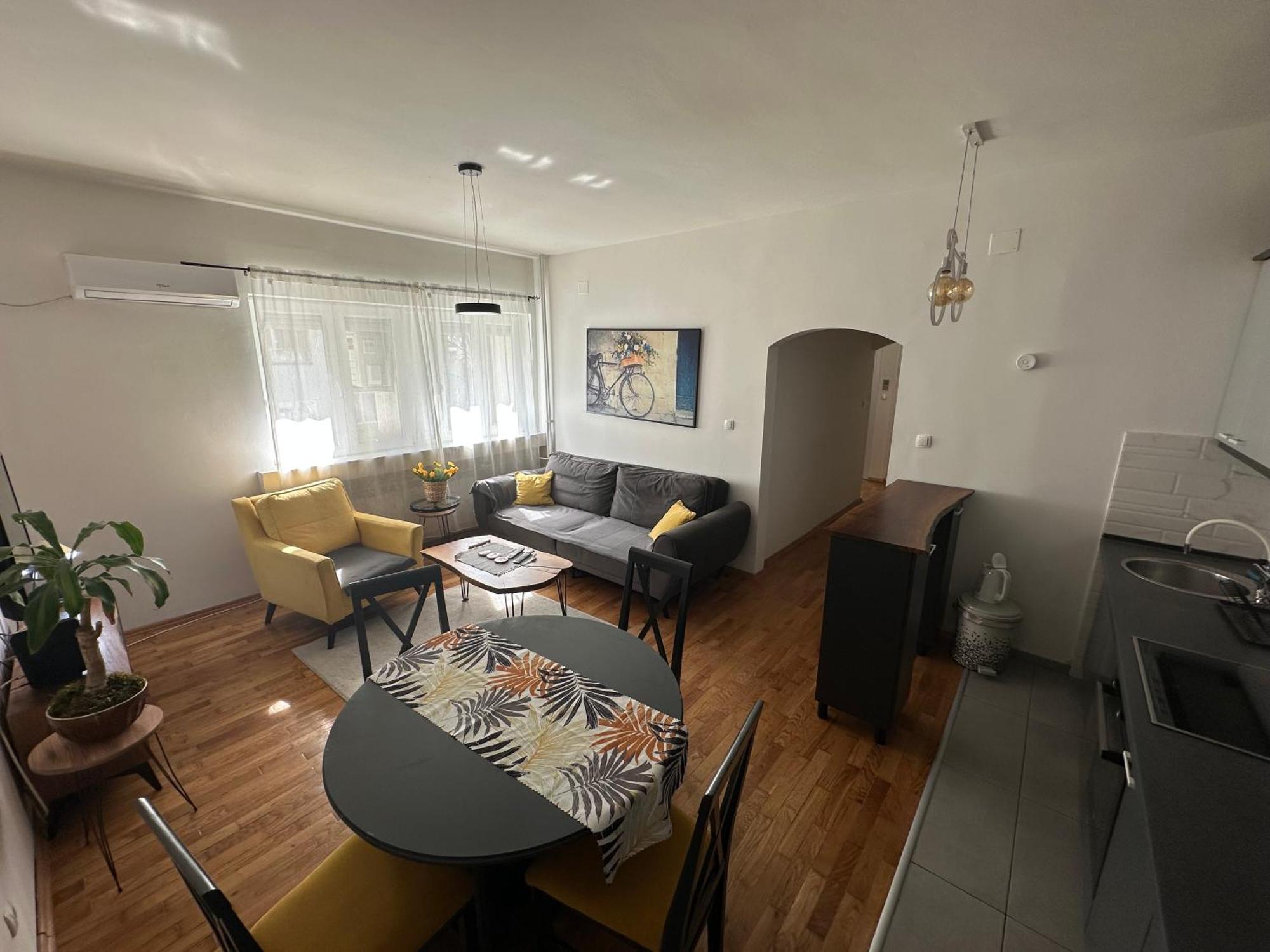 Ira's Square 2 Bedroom Free Parking