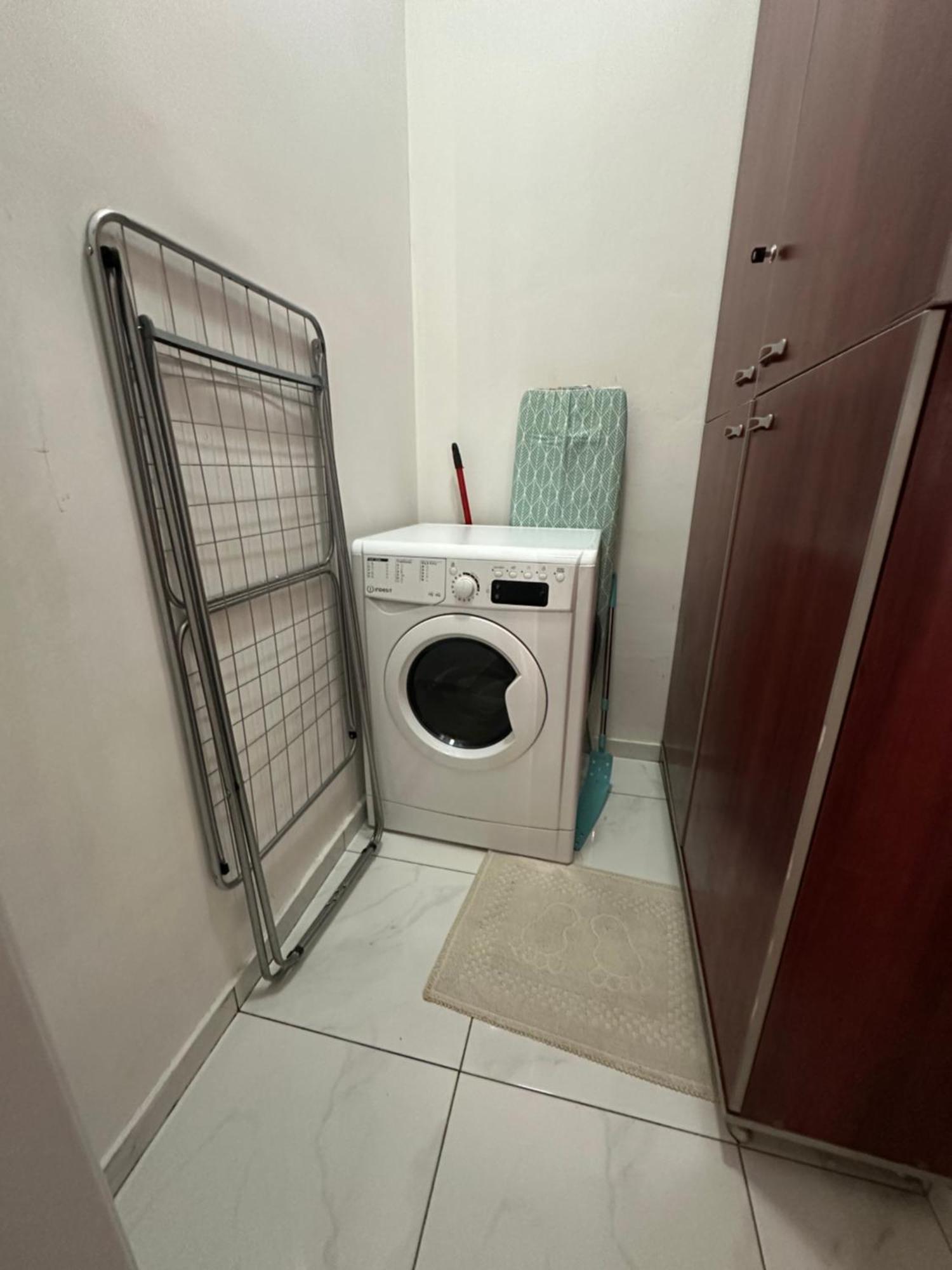 Ira's Square 2 Bedroom Free Parking * Skopje