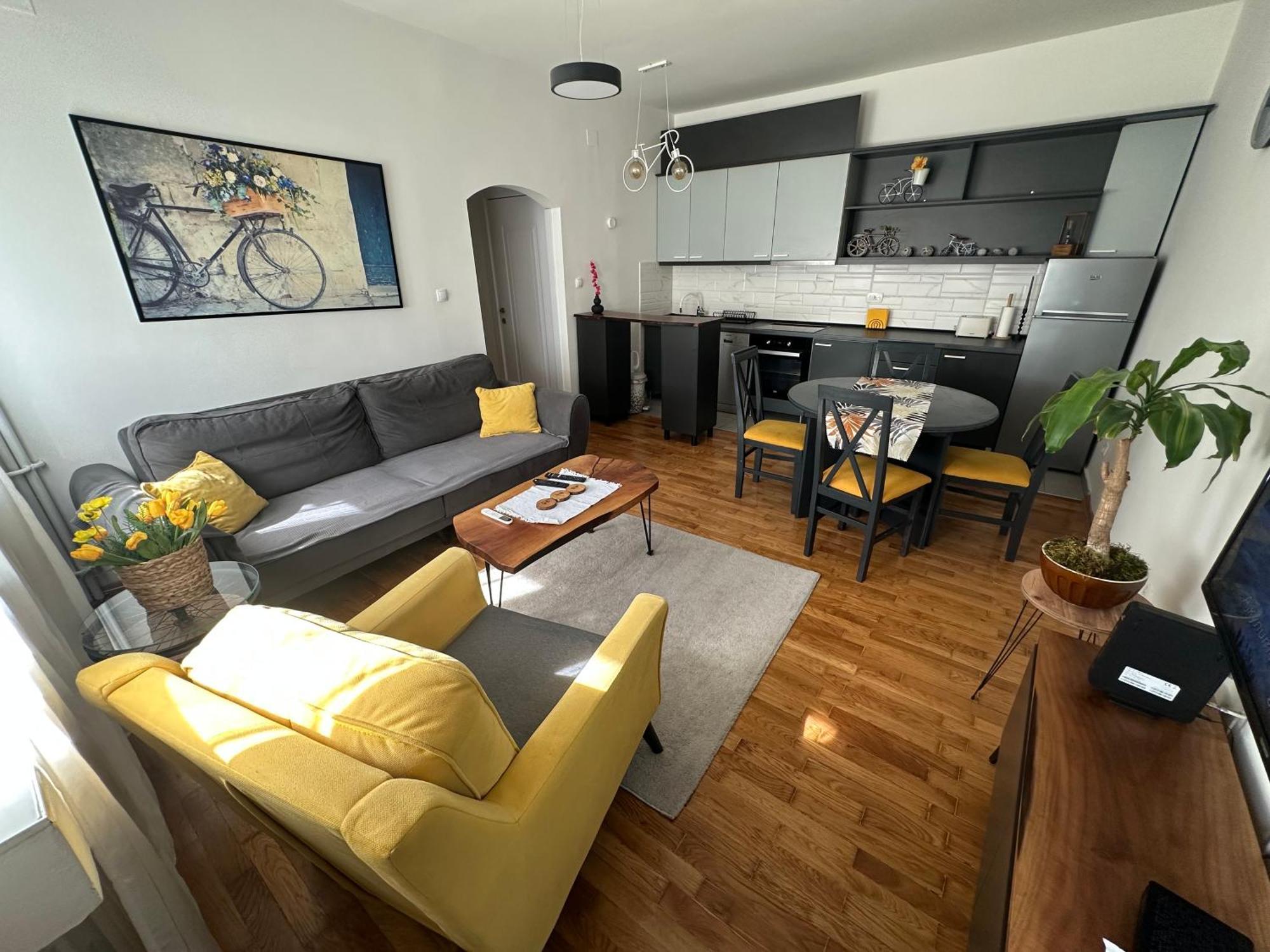Ira's Square 2 Bedroom Free Parking