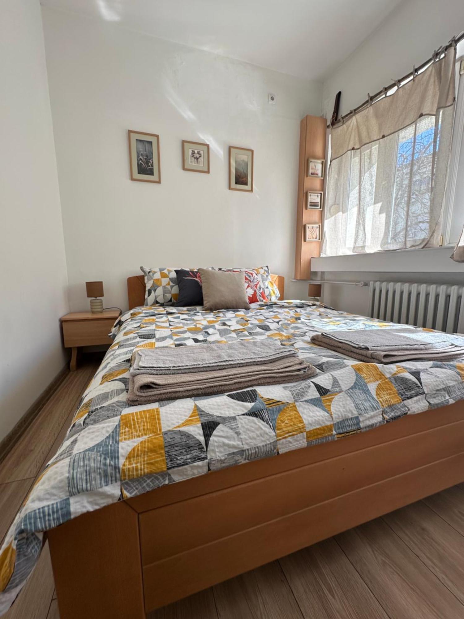 Ira's Square 2 Bedroom Free Parking